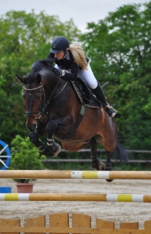 Angelina Kohl bestritt in Framersheim auf Sandro im Rahmen der U25-Tour ihr erstes S*-Springen.