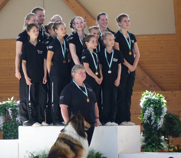Ganz oben in Pezinok: Die Mainzer Voltigierer erlebten einen erfolgreichen Auftritt in der Slowakei und holten mit Nachwchs- wie S-Team die Goldmedaille.