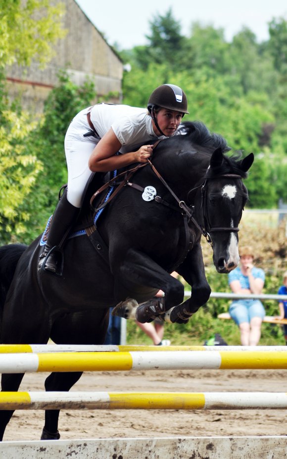 Die Ober-Olmerin Aline Meineck startete in Hechstheim für den hessischen HC Katharinenhof aus Rodgau und gewann Stil- wie Punktespringen.