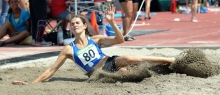 Im Weitsprung kam Friederike Kallenberg zwar nicht mit dem Absprung zurecht. Doch das änderte nichts daran, dass die B-Jugendliche des USC Mainz in Saulheim drei Titel gewann: Über 400 Meter Hürden...