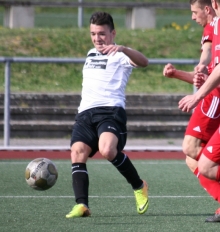 Sein Freistoß aus 30 Metern brachte der Fontana den wertvollen Sieg bei RWO Alzey ein. Ob Philipp Schrimb beim zweiten Nachholspiel am Montag bei Nibelungen Worms mitmachen kann, steht noch nicht fest.