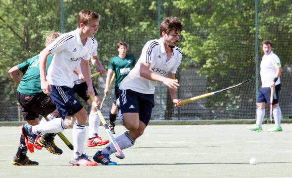 Gemeinsam wollen die jungen Angreifer wie Leif Wegener (l.) und die erfahreneren wie der zuletzt in den Sturm gewechselte Christoph Franik die offensivere Orientierung der Mannschaft umsetzten. In den verbleibenden beiden Partien hat der TSV als feststehender Absteiger alle Freiheiten dazu, dies zu üben.