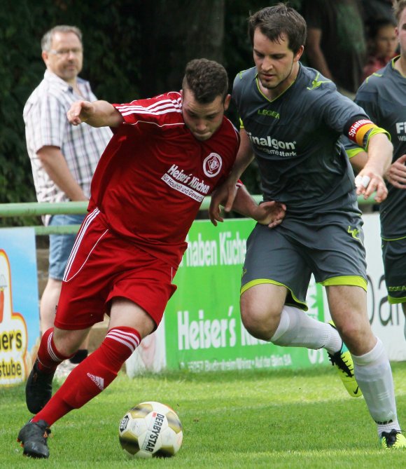 Im Vorjahr qualifizierte sich Gastgeber SVW Mainz (l. Pascal Kalbfuß) für das Spiel um Platz drei gegen Verbandsligist SpVgg Ingelheim. Die Gruppenbesetzung wird es den Weisenauern schwer machen, diesen Erfolg zu wiederholen.