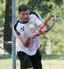 Markus Scherer kam ungerupft durch den Tag. Sein Einzel gewann er im Match-Tiebreak, das Doppel mit Joel Rizzi klar in zwei Sätzen.