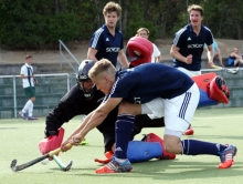 Ganz nah am Tor: Martin Quade verliert knapp das Duell mit Gästekeeper Markus Bäcker, sonst wäre der 3:3-Ausgleich fällig gewesen.