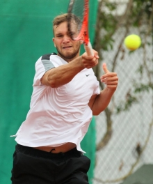 Als er in seinem Einzel die Vorentscheidung auf dem Schläger hatte, wurde Joel Rizzi etwas nervös. Im Match-Tiebreak aber machte der Mainzer Kapitän den vierten Punkt für sein Team klar.