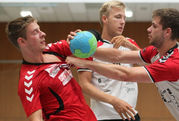 Neu im Team I: Philipp Kukula, Zugang für die rechte Seite des TV Nieder-Olm, war im Teststpiel gegen den hessischen Oberligisten TuS Griesheim erstmals in seiner künftigen Heimspielstätte im Trikot des TVN zu sehen.