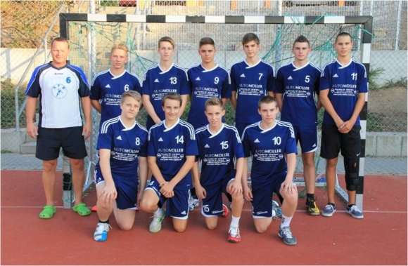 Die Bodenheimer B-Jugend mit (hinten v.l.): Trainer H. Teßnow, Niko Albert, Tim Weimer, Lars Reisert, Johannes Sturm, Kevin Neufurth, Justus Teßnow, (vorne v.l.): Norman Kretzschmar, Johann v. Römer, Niklas Weber und Tobias Weyrich ist Rheinhessenmeister.