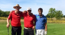 Mit coolem Hut und Kappe nicht ganz so gut zu erkennen, wie der neue Meister Malte von Blankenfeld (GC Rheinhessen, r.): Die erfolgreichsten MGC-Spieler bei den Landesmeisterschaften, Vizechamp Maximilian Zimmer (l.) und der Vierte Marcel Heide. 