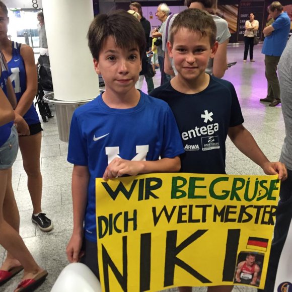...um Niklas Kaul nach seiner Rückkehr aus Kolumbien zu begrüßen.
