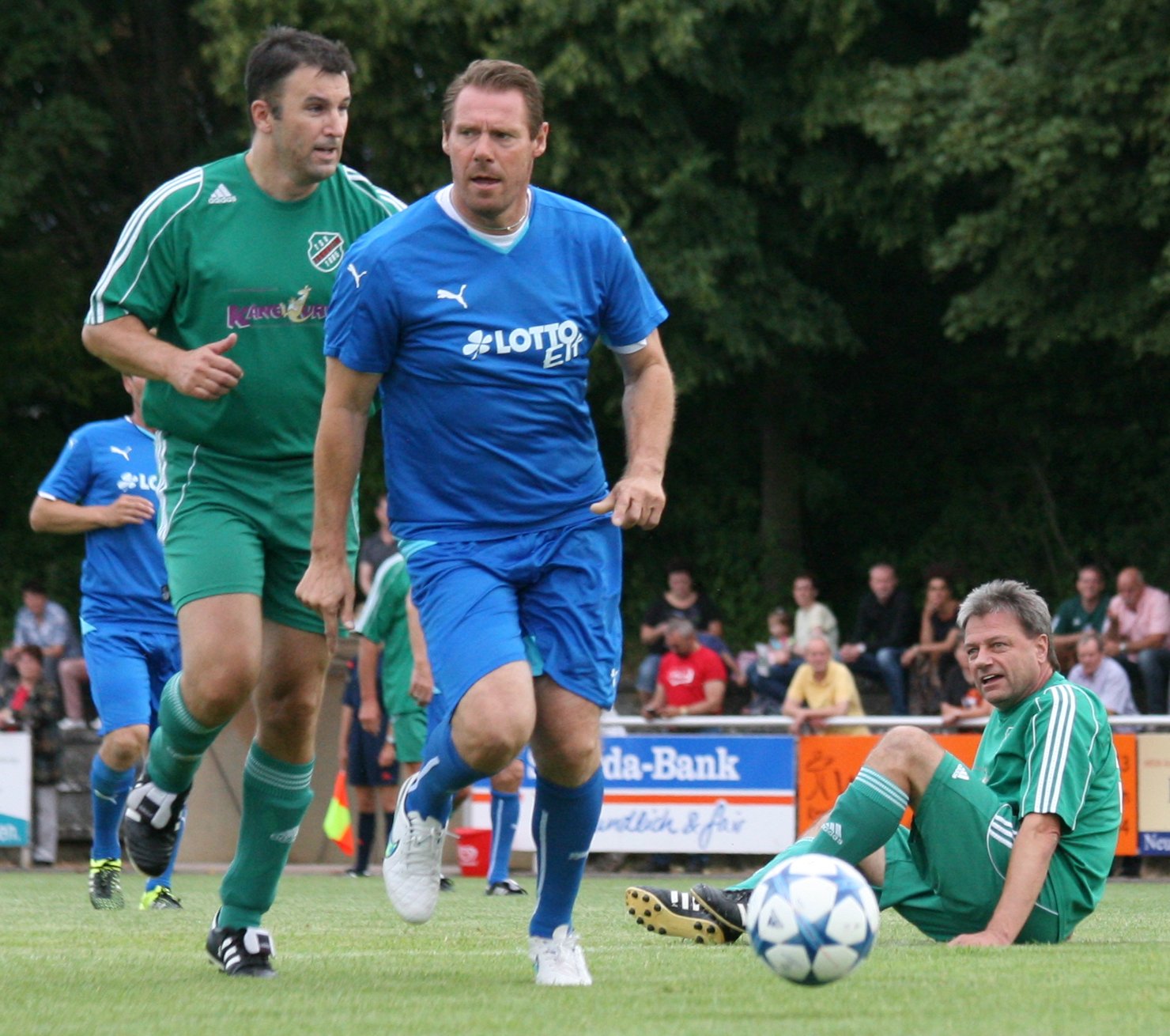 Immer noch schon rein äußerlich ein Sturmtank: Sven Demandt, von 1994 und 2001 bei Mainz 05, ist inzwischen 50 Jahre alt und hat beim SV Wehen Wiesbaden gerade einen neuen Job als Trainer des Drittligisten angetreten. 