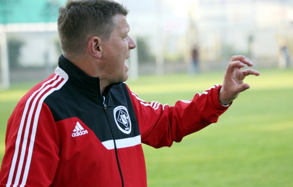 Packt sie! SVW-Trainer Bert Balte treibt seine Spieler offenbar zu mehr kämpferischen Einsatz an.