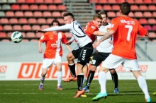Viele Szenen hatte Felix Müller (Mitte) gegen die SGS Großaspach nicht. Damit unterschied er sich allerdings nicht von seinen Mitspielern. 