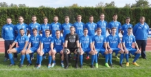 Nicht ganz aktuell ist dieses Mannschaftsbild des TSV Gau-Odernheim. Doch es gab keine gravierenden Änderungen im Kader. Hier präsentieren sich hinten (v.l.) Trainer Sascha Groß, Christian Stegmaier, Lukas Knell, Jochen Koch, Timo Schey, Niklas Jene, Felix Häfner, Marco Heinz (mittlerweile TuS Biebelnheim), Marc Stephan, Sascha Nehrbaß, Co-Trainer Christoph Hartmüller, Betreuer Andreas Riedel; vorne (v.l.): Ali Bülbül, Simon Kustan, Bendikt Knodt, Marcel Porth, Daniel Diel, Marek Gröhl, Philipp Langer, Paul Höhn, Damian Szymkow.  Es fehlen Joscha Gaedigk, Peter Merz, Leon Reuter, David Gaedigk, Elias Schittenhelm und Alexander Gabrielow.