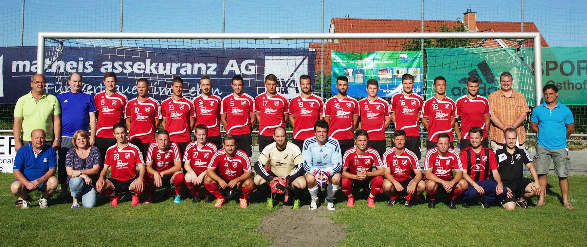 Mit diesem Kader tritt der TuS Biebelnheim erstmals in der Bezirksliga an: (hinten von links) Betreuer Heiko Haselsteiner, Trainer Frank Diel, Niclas Arnold, Ingo Eppard, Simon Rogles, Pierre Stallmann, Fabian Rudi, Kevin Martin, Robin Forg, Muhammed Uslu, Daniel Metzler, Marco Heinz, Lukasz Dreger, Tobias Müller, Sportlicher Leiter Gunter Diel, Zweitmannschaftstrainer Roland Ceku, (vorne) Vorsitzender Teichmann, Vorsitzende Landgraf, Christian Diel, Dennis Barth, Sascha Lauf, Meric Atsiz, Marcel Hattenhauer, Thorsten Klamberg, Pascal Mohr, Marco Kissel, Sebastian Söllner, Christian Petz, Paul Rittmann.