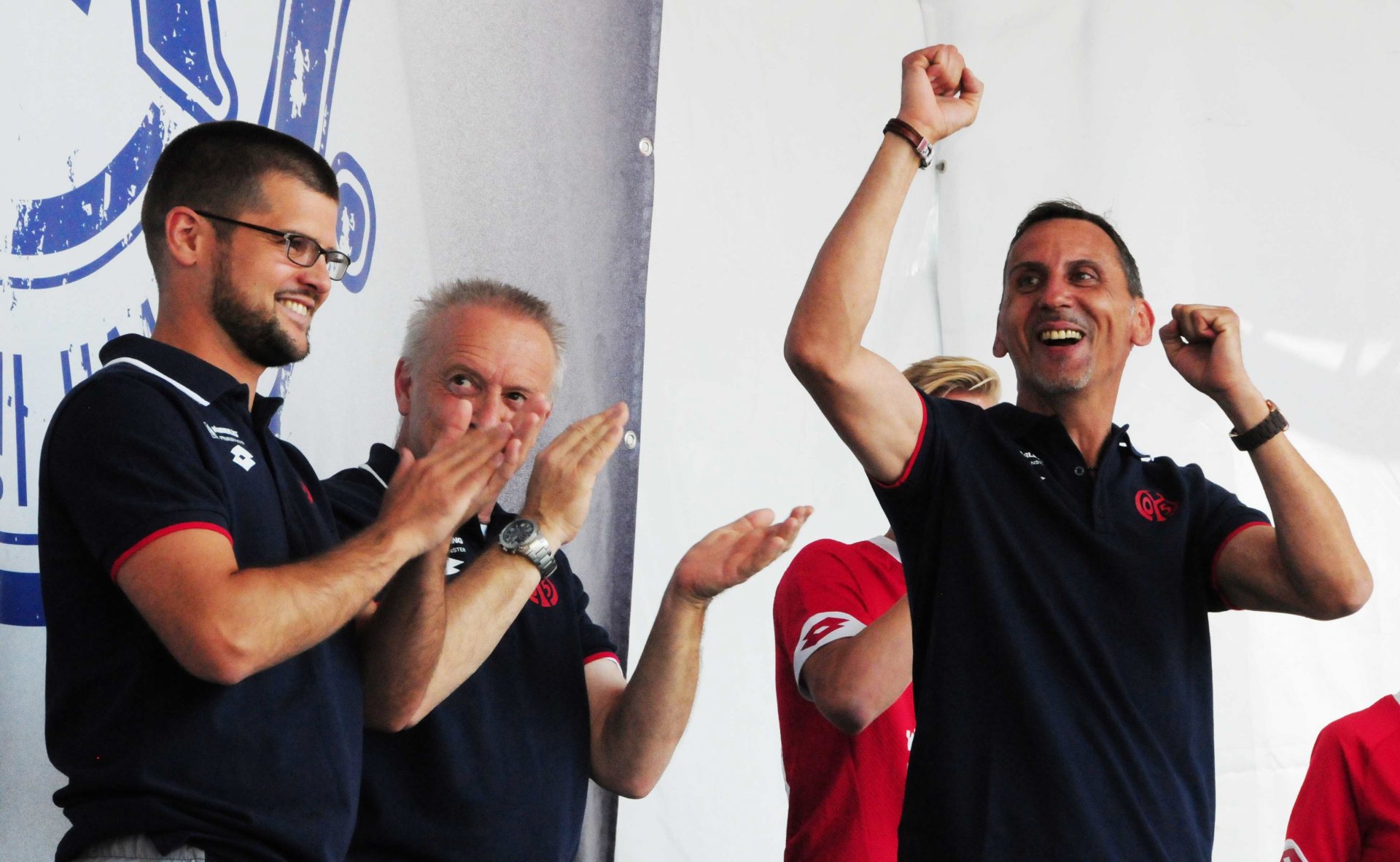 Das Funktionsteam der Profis durfte nicht fehlen: Videomann Stefan Degen, Zeugwart Walter Notter und Busfahrer Klaus Ribarski (v.l.) hatten ihren Spaß.