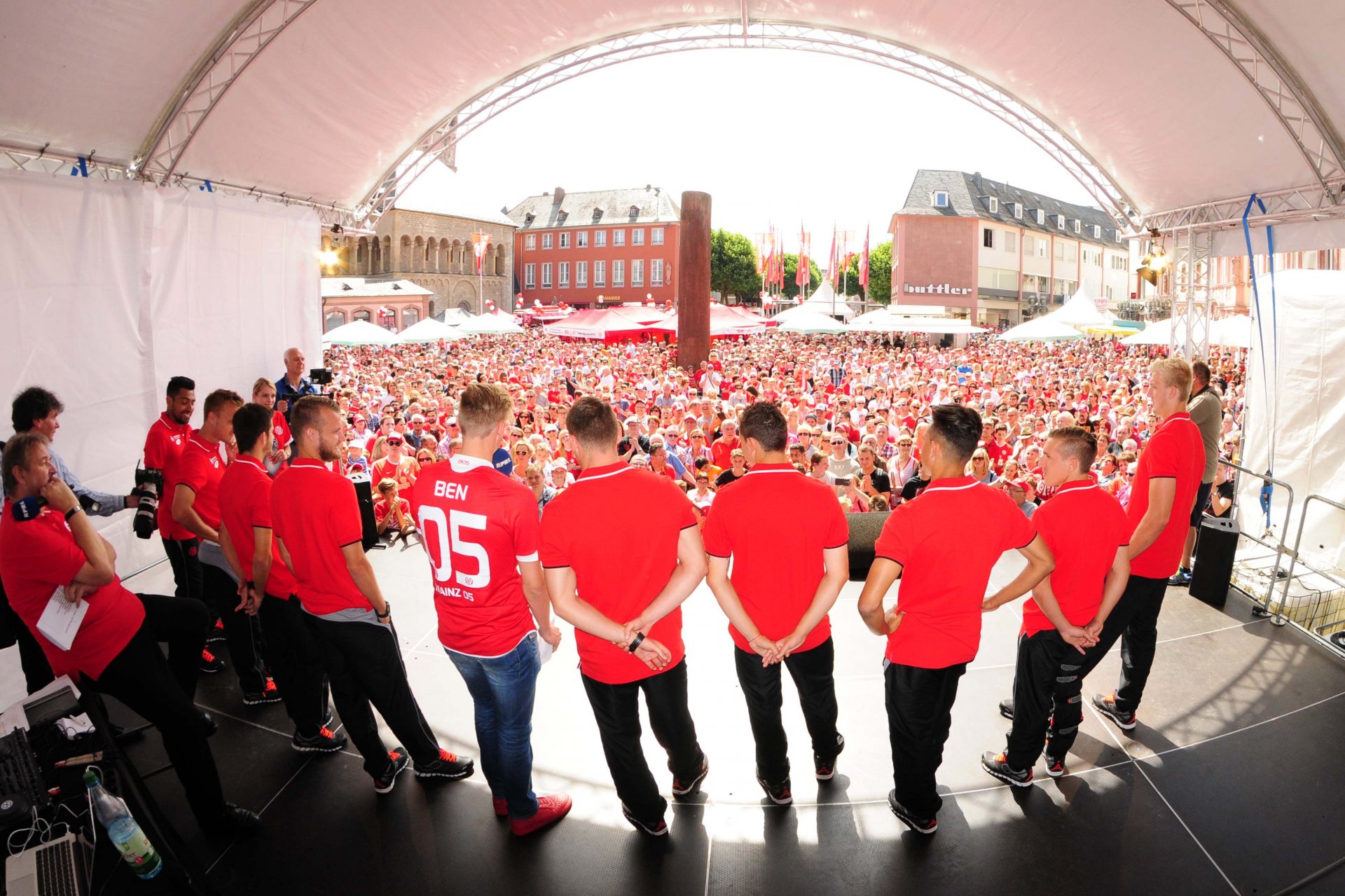 ...und so von der Bühne aus.