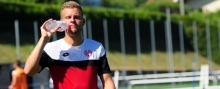 Die ein oder andere Flasche Wasser musste während der heißen Trainingstage von Evian sein. Lucas Höler hat die Belastung offenbar bestens weggesteckt; zwei Tage nach der Rückkehr aus dem Profi-Trainingskader erzielte er drei Tore beim 4:0-Sieg der U23 in Kiel.