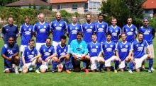 Die Mannschaft des SV Guntersblum. Hinten (v.l.): Trainer Alexander Petkau, Oliver Krüger, Timm Bocian, Tom Gengnagel, Felix Weber, Jakob Beck, Andreas Ott, Florian Schömbs, Rouven Schiedhelm, Sven Liebisch. Vorne (v.l.): Marcus Ritter, Lukas Bengyik, Jens Sonneck, Leon Bernhöft, Markus Elz, Bastian Schwarz, Damian Pfahl, Lars Schneider, Roman Althen. | SV Guntersblum