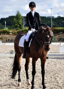 Julia Runkel (RZV Jugenheim) kam auf Sonnenreiter OLD in der höchsten Wertung des Dressurwettbewerbs in Stadecken-Elsheim auf den sechsten Rang.