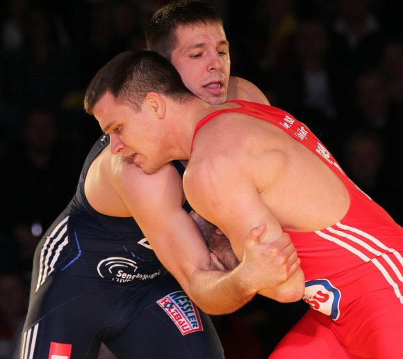 Starker Auftritt des Ungarn Balint Korpasi (r.): Der 88er unterlag erst im Halbfinale seinem für den TuS Adelhausen ringenden Landsmann Tamas Lörincz (r.)