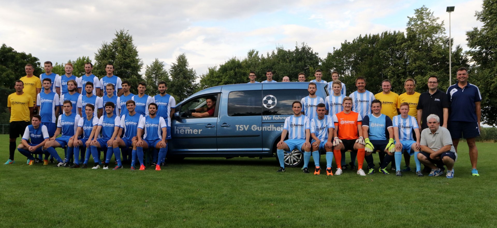 Der komplette Kader (Erste und Zweite Mannschaft) des TSV Gundheim: Hinten (v.l.): Trainer Dieter Gutzler, Christoph Frey, Björn Bein, Hendrik Bitsch, Sven Oswald, Patrick Herrmann, Alexander Schröder, Erster Vorsitzender Arno Martin, Thomas Michel, Sebastian Reimertz, David Leidemer. Mitte: Trainer Christian Vogel, Karsten Kaltenborn, Lukas Springer, Pascal Böß, Jan Weisenstein, Heiko Bunn, Leonard Naegele, Mohamed Ayache, Fahrer Bernd Hallermann, Florian Markert, Yannik Schwarz, Dennis Riha, Trainer Carsten Klöter, Betreuer Wolfgang Riha, Sponsor Stefan Hemer, Zweiter Vorsitzender Frank Ostermayer. Vorne: Andreas Persohn, Daniel Renz, Philipp Fischer-Radtke, Benjamin Knobloch, Timo Jäger, Tobias Gutzler, Eric Schüttler, Simon Gutzler, Henrik Perl, Sascha Biedenkapp, Yannic Bertram, Sportlicher Leiter Peter Unger. Es fehlen Jens Blüm, Dominik Thies, Benedikt Helfen, Tobias Töngi, Jan Schlangen, Zhenxiao Yu, Heiko Libel, Timo Kerth, Jonas Holl, Pascal Höhn, Christian Seuferth, Daniel Schreiber.