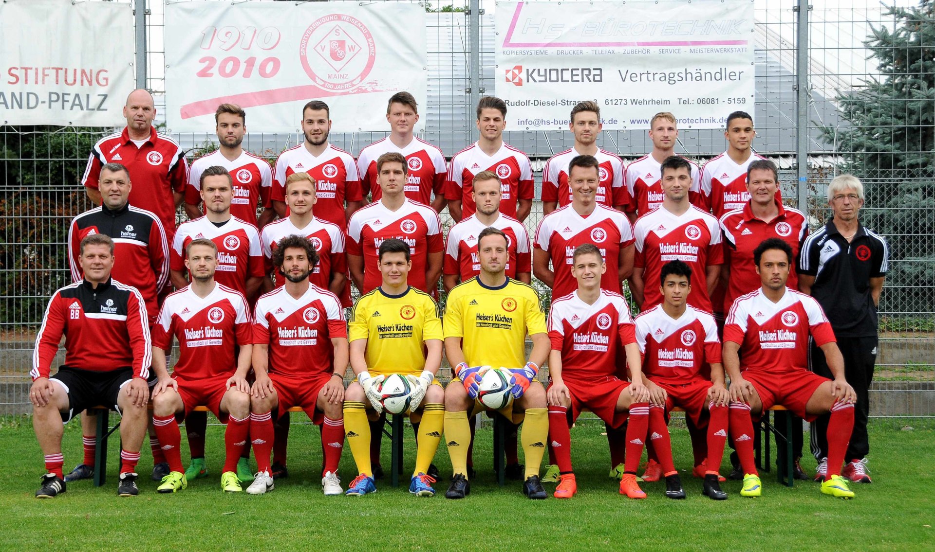Der Kader der SVW Mainz. Oben (v.l.): Fred Orf, Antonio Quint Villa, Pascal Kalbfuß, Thorsten Kleber, Marcel Ruml, Jonas Kleinschmitt, Thomas Burak, Soufiane Lagrini. Mitte: Kotrainer Denis Wetz, Mathias Winceck, Sebastian Popp, Benedikt Arndt, Leon Porsch, Christoph Kleber, Daniel Richter, Jockel Becker (Sportlicher Leiter), Emil Poller (Betreuer). Unten: Trainer Bert Balte, Claudius Neuser, Jan Stützel, Patrick Landersheim, Axel Schulze, Edin Beslic, Dennis De Sousa Oelsner, Adem Kaya. Es fehlen Clinton Onyejekwe, Nico Huber, Max Sutor, Patrick Menges, Pascal Ries, Jonas Eichbladt, Florian Mager, Jan Leigart.