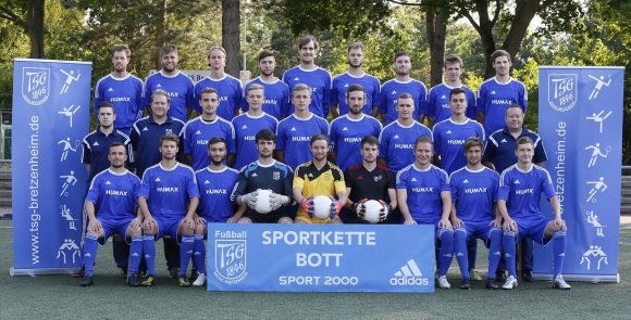 Der Kader der TSG Bretzzenheim 46, hinten (v.l.): Matthias Etteldorf, Dennis Ohlef, Julian Jaroszewski, Sascha Szep, Simon Höss, Tommy Tummers, Felix Rentschler, Patric Komforth, Markus Wrobel. Mitte: Simon Helbig (Co-Trainer), Sebastian Schmidt (TW-Trainer), Konrad Maxeiner, Leon Eden, Alexander Rimoldi, Marcus Nungesser, Timm Köberich, Christopher Brüschke, Trainer Timo Schmidt. Vorne: Eugen Werz, Moritz Lang, David Rau, Benedikt Moritz, Alexander Merz, Christian Wölfelschneider, Robert Peters, Nils Krämer, Ruben Grundei.