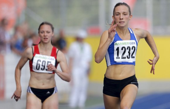 Belohnte sich für ihre harte und konsequente Reha-Arbeit: Marie Harzer (r.) gewann Bronze über 200 Meter.