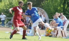 Es läuft schon wieder: Maximilian Schirp (r.) und die SG Harxheim stürmten mit dem 5:2 gegen den 1.FC Nackenheim an die Tabellenspitze der A-Klasse.