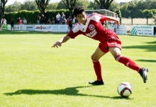 Auch in seinem zweiten Punktspiel für die SVW Mainz stand Neuzugang Dennis De Sousa Oelsner im Mittelpunkt. Erst schoss er nach feiner Einzelleistung die Weisenauer mit 2:2 in Führung, dann flog er wegen angeblichem absichtlichen Handspiel mit „Rot