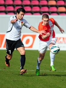 Damian Roßbach (r.) und die 05-Amateure können sich für ihre Arbeit mit dem Erreichen der Aufstiegsspiele belohnen. Ein Sieg in Trier würde helfen.