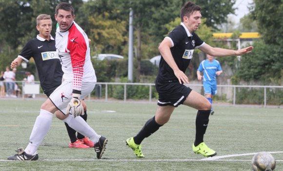Allzu leicht war es für den VfB Bodenheim gegen Verbandsligaabsteiger VfL Neustadt, das Heimdebüt in dieser Saison erfolgreich zu gestalten. Die kommende Auswärtsaufgabe in Altleiningen wird für Manuel Wein (l.) und Norman Loos mit Sicherheit deutlich anstrengender. 