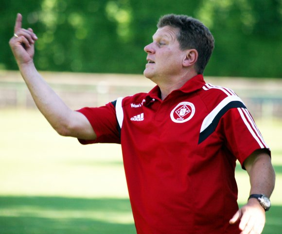 Auch, wenn er sich hütet, den Angriff auf die Tabellenspitze als Saisonziel auszugeben: Trainer Bert Balte spürt, dass diese Saison mit seiner SVW Mainz eine besondere werden kann. Nach erst zwei absolvierten Spieltagen will er das Duell mit dem FC Speyer allerdings nicht als Spitzenspiel sehen.