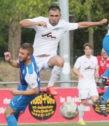 SVG-Stürmer und Kotrainer Babak Keyhanfar musste sich wegen einer Verletzung diesmal auf seine Kotrainerfunktion beschränken und coachte den SVG zu einem 2:1-Auswärtserfolg in Zweibrücken.