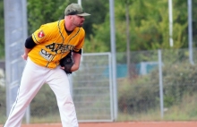 AJ Mackey guckt sich die gegnerischen Hitter genau an und wirfte die Bälle so, dass die Kontrahenten sie zwar treffen können, aber selten bis zur ersten Base kommen.