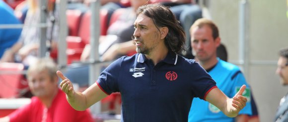 Missglückter Auftakt: Martin Schmidt musste mit dem FSV Mainz 05 am Samstag eine 0:1-Niederlage gegen den FC Ingolstadt hinnehmen.