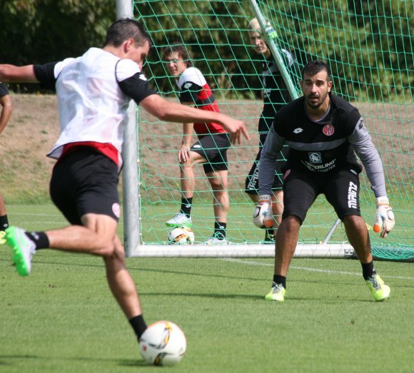 Gianluca Curci in seiner ersten Trainingseinheit mit den 05ern. Der 30-jährige Römer will daran arbeiten, dass die Verplichtung als Nummer zwei hinter Loris Karius nicht das letzte Wort ist.