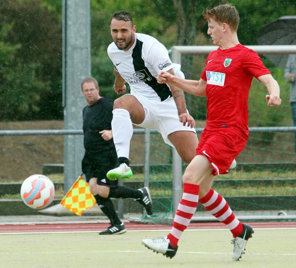 In seinem zweiten Spiel im Hechtsheimer Trikot gelang Amin Ouachchen sein erstes Landesligator der Saison. Das reichte allerdings bei weitem nicht, um auch nur einen Zähler vom FC Speyer mitzubringen.