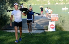 Der Weg zur WM war für Moritz Moos (vorne) und Jason Osborne äußerst steinig - und viel leichter wird die Mission Olympia-Qualifikation auch jetzt in Aiguebelette nicht. 