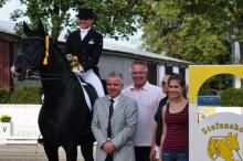 Dorothee Schneider, Silbermedaillengewinnerin der Olympischen Spiele in London, war am Wochenende auf gleich zwei Turnieren unterwegs: In Münster auf St. Emilion, in Bretzenheim begeisterte sie mit Fackeltanz OLD antrat.