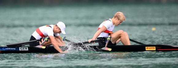Ausgepowert: Im WM-Viertelfinale mussten Moritz Moos und Jason Osborne bis an ihre Grenzen gehen - und darüber hinaus. Doch als Lohn für den Kraftakt winkt nun das Olympia-Ticket.