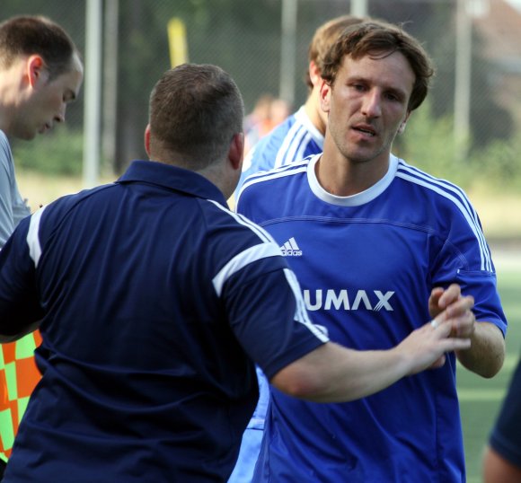 Als Fynn Pierrets im Derby gegen die TuS Marienborn den Platz verlassen musste und etwas missmutig mit Trainer Timo Schmidt abklatschte, war das in diesem Falle ein Abgang für mehr als eine Woche. Pierrets ist nur einer von vielen Spielern der TSG Bretzenheim, die sich in den Urlaub begeben hat. Beim SV Geinsheim muss Schmidt die komplette Angriffsreihe ersetzen.