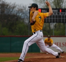Machten zu viele Fehler im ersten Inning: Pitcher Christian Decher und Shortstop Nici Weichert (hinten).