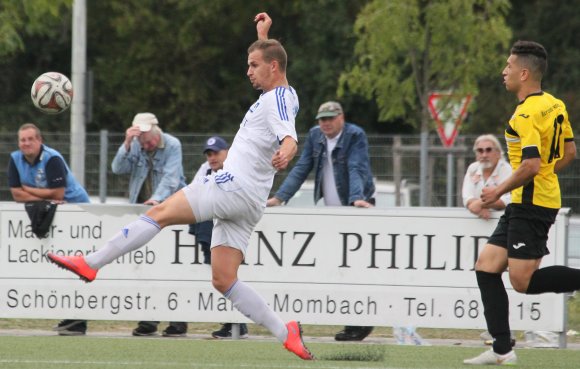 Yannick Rinker (l.) vertrat Nenad Simic in der Innenverteidigung. Am Neuzugang alleine lag es nicht, dass die Schott-Hintermannschaft gegen Borussia Neunkirchen so löchrig war.