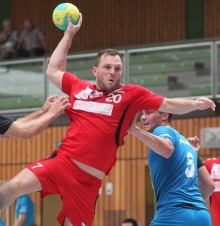 So wertvoll wie eh und je: Routinier Tino Stumps verdiente sich in der Anfangsphase der Partie des TV Nieder-Olm beim HSV Merzig-Hilbringen eine Manndeckung, die die Gastgeber wegen Erfolglosigkeit bald aber wieder aufgaben.  