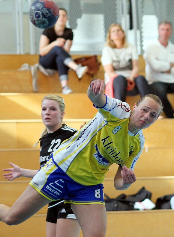 Hargitta Hartmann ist bei der SG Bretzenheim die Frau für die Würfe von der Siebenmeterlinie. Fünf davon versenkte sie im Spiel gegen den TBS Saarbrücken.