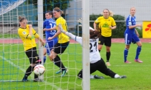 Sie ist wieder da: Annika Leber (2.v.l.) hat gerade einen Eckbakll von Deniz Özer per Kopf zum 1:1 ins Aachener Tor verlängert.