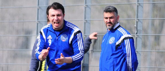 Längst steht Özdem Güclü nicht mehr nur am Spielfeldrand, sondern führt seine Mannschaft wieder auf dem Feld. Doch gegen die Krise, in die der SKC Barbaros geschlittert ist, war der Spielertrainer bislang machtlos.