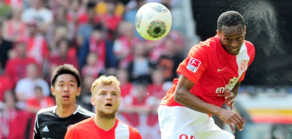 Leidenschaftlich und mit letzter Kraft verteidigte Junior Diaz in der Schlussphase die Mainzer 2:0-Führung.